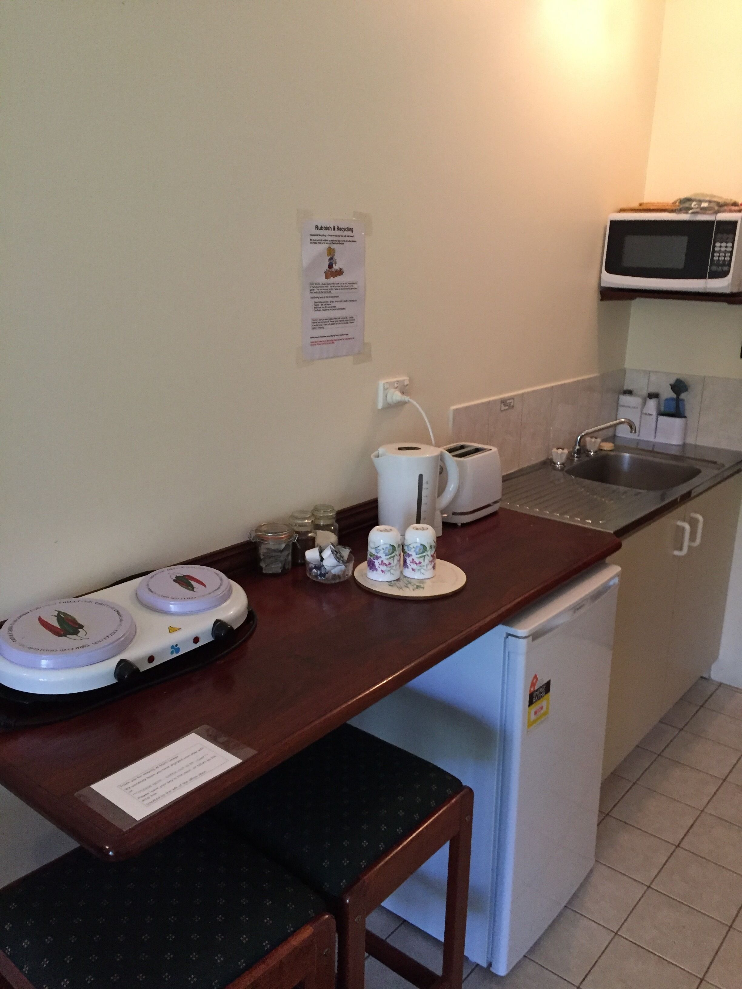 comfort studio suite, 1 king bed, hot tub | private kitchenette | fridge, toaster, cookware/dishes/utensils