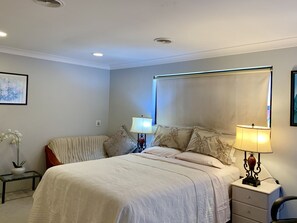 Deluxe Suite, 1 Bedroom, Non Smoking, Shared Bathroom | Egyptian cotton sheets, premium bedding, pillow-top beds - Seaview Bed and Breakfast (Bonny Hills)