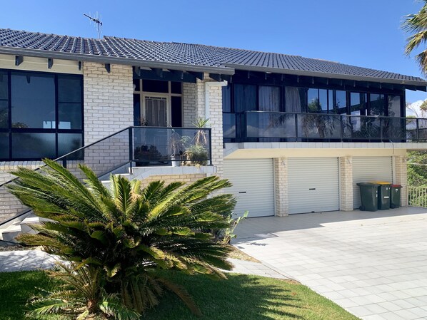 Front of property - Seaview Bed and Breakfast (Bonny Hills)