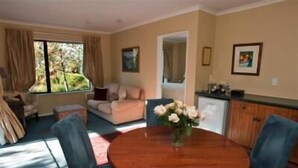 Flat-screen TV, DVD player - Rippinvale Retreat (Hanmer Springs)