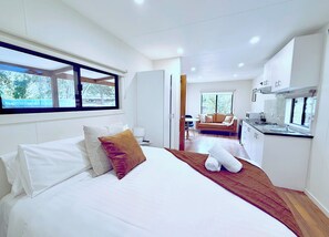 Studio Cabin | 1 bedroom, free WiFi, bed sheets