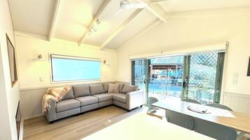 Deluxe Two Bedroom Villa - Pet Friendly | Woonruimte