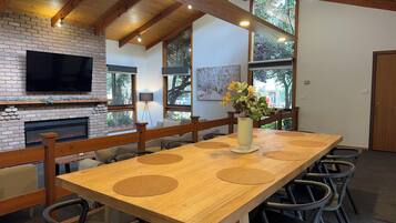Mountbatten Lodge Four Bedroom | Living area