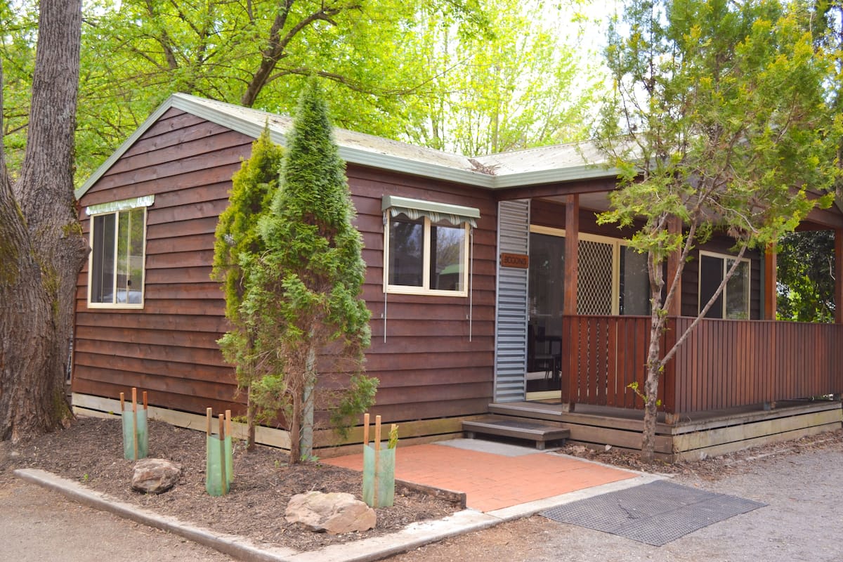 Pet Friendly Two Bedroom Spa Cabin - Bogong