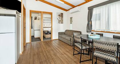 Golden Country Motel & Caravan Park