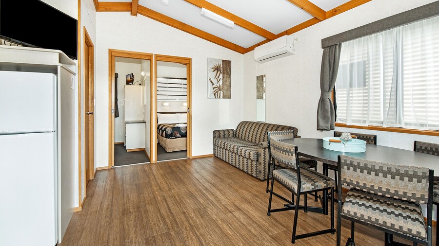 Golden Country Motel & Caravan Park