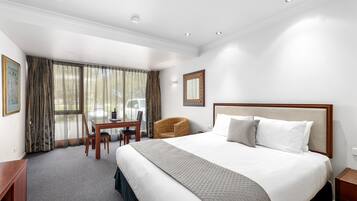 Deluxe Studio Suite with Spa Bath