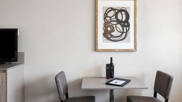 Standard Twin Room | Minibar, iron/ironing board, free WiFi, bed sheets