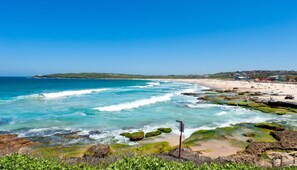 Beach nearby - Southend Hotel (Maroubra)