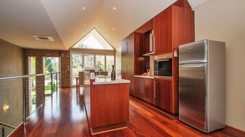 High Plains | Private kitchen | Full-size fridge, microwave, stovetop, dishwasher