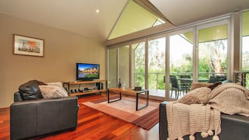 High Plains | Living area | Flat-screen TV, DVD player