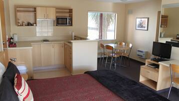 Family Suite, 1 Bedroom, Kitchen (Family unit) | Private kitchen