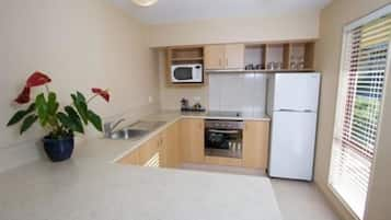 Executive Suite, 2 Bedrooms, Non Smoking, Kitchen (Executive apartment) | Private kitchen