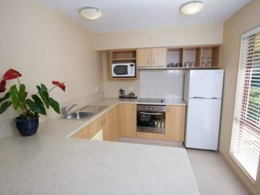 Executive Suite, 2 Bedrooms, Non Smoking, Kitchen (Executive apartment) | Private kitchen