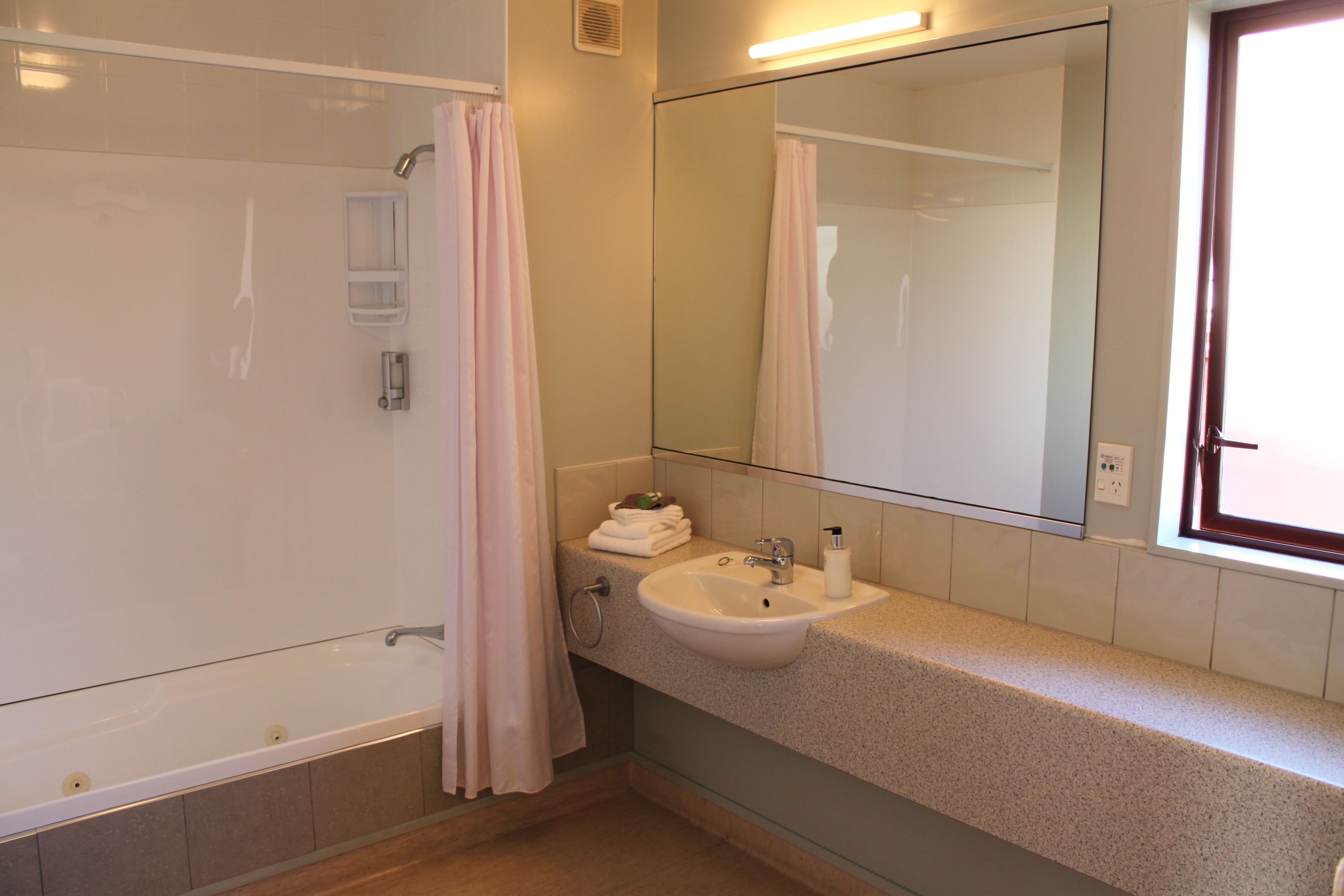 Foto - Alhambra Oaks Motor Lodge