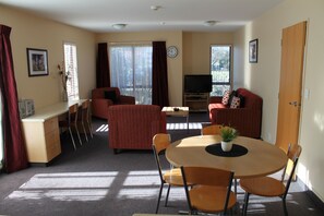 Executive Suite, 2 Bedrooms, Non Smoking, Kitchen (Executive apartment) | Living area | 42-inch flat-screen TV with satellite channels, TV