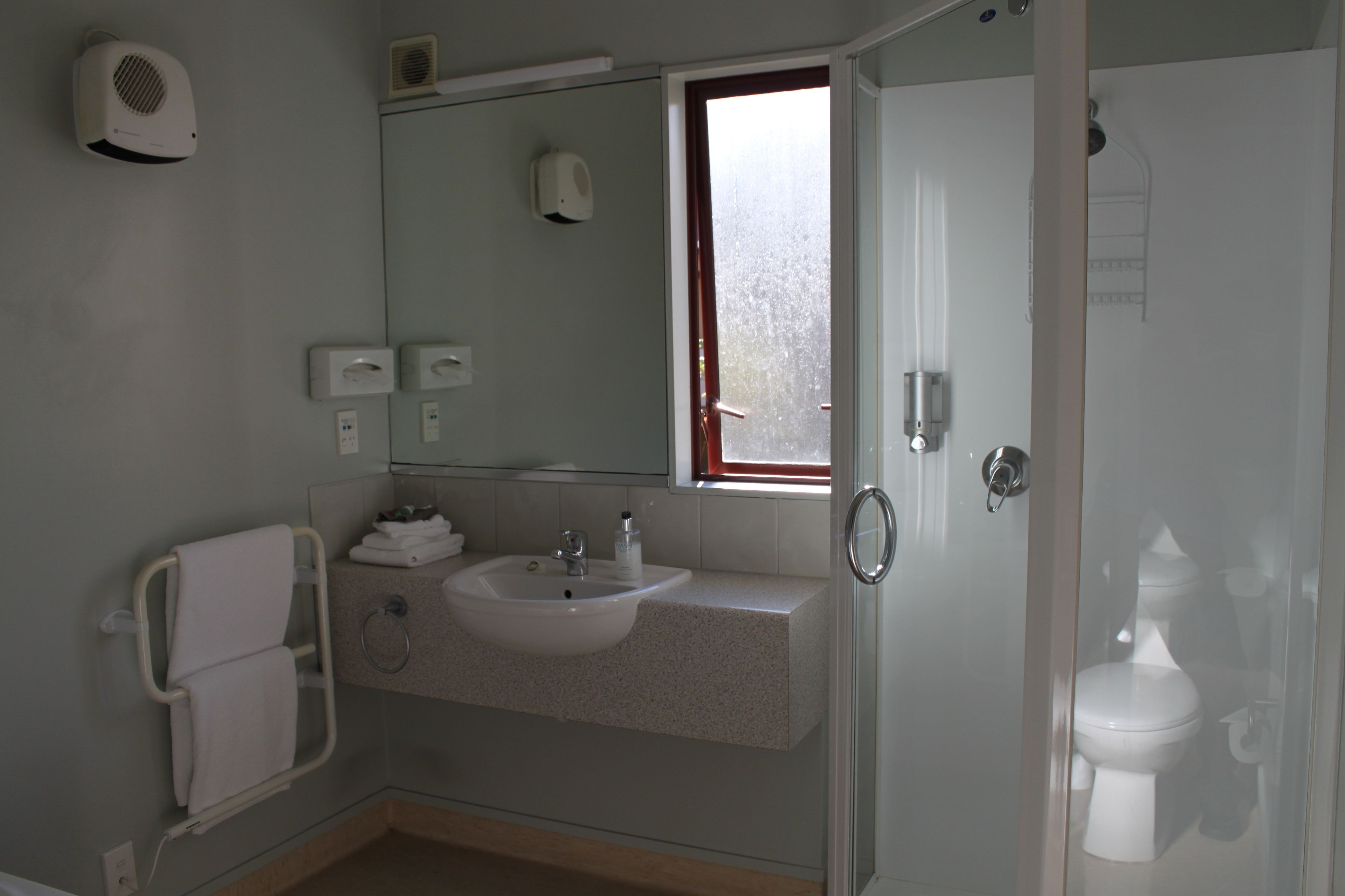 Photo - Alhambra Oaks Motor Lodge