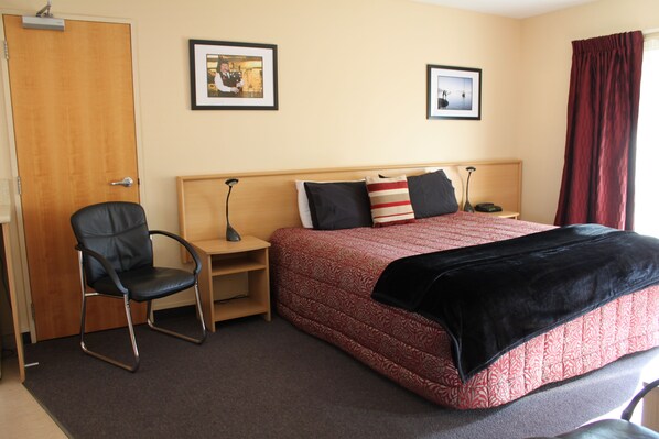 Superior Studio, Non Smoking, Kitchenette (Superior studio) | Desk, laptop workspace, blackout drapes, iron/ironing board