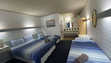 Family Room, Non Smoking | Free WiFi, bed sheets