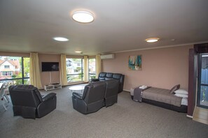 Superior House, 3 Bedrooms, City View | Living area | Flat-screen TV - The Coast Motel (Timaru)
