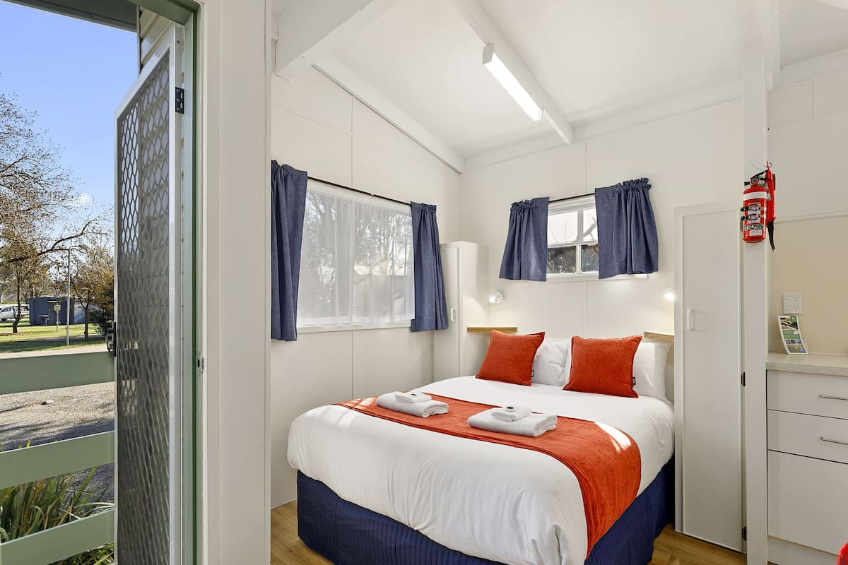 Budget Studio Cabin (4 Berth) | 1 bedroom, individually decorated, individually furnished, soundproofing