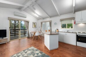 Deluxe Three Bedroom Cabin (6 Berth) | Private kitchen | Full-size fridge, microwave, stovetop, electric kettle - High Country Holiday Park (Mansfield)