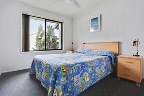 2 bedrooms, iron/ironing board, free WiFi, bed sheets - Ocean Drive Apartments (Merimbula)