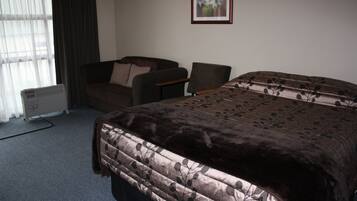 Standard Suite, 1 Bedroom, Non Smoking, Kitchenette (Option C) | 1 bedroom, soundproofing, iron/ironing board, free cribs/infant beds