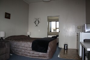 Familienzimmer (Two Units with Connecting Door) | Eigene Kochnische