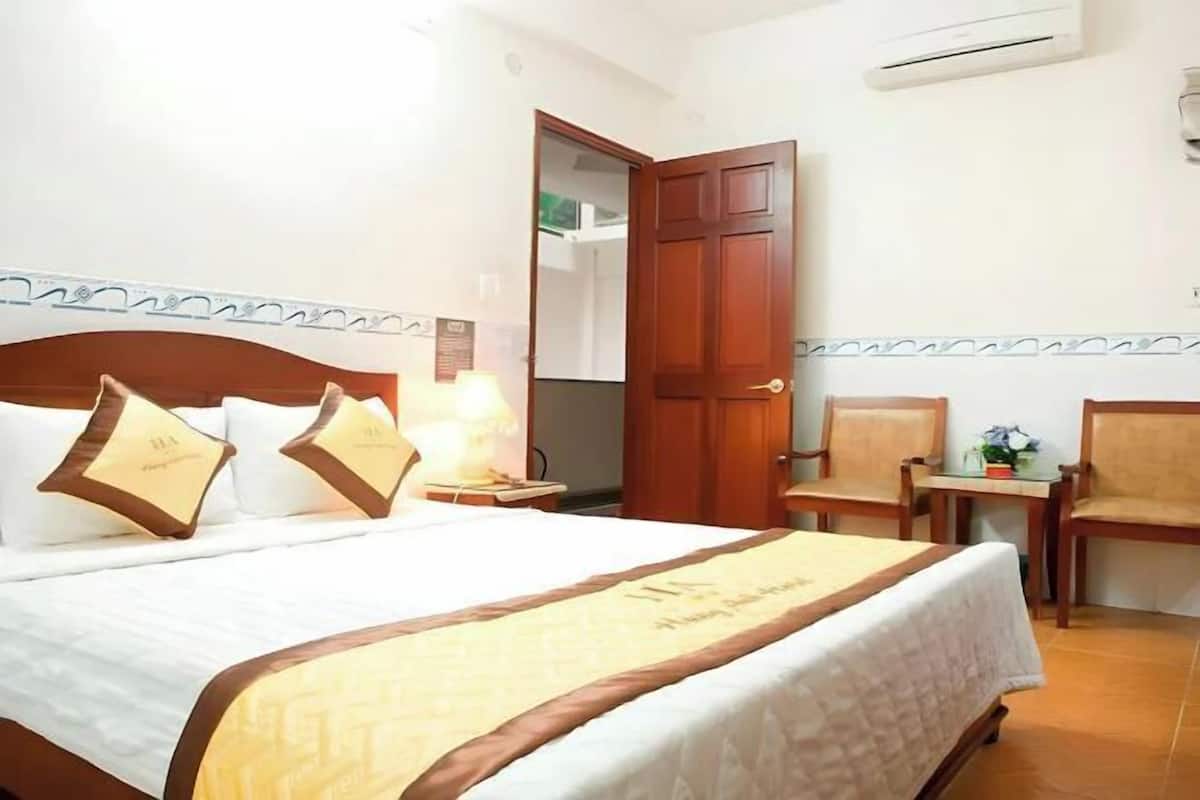 Minibar, desk, free WiFi