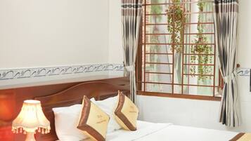 Minibar, escritorio y wifi gratis