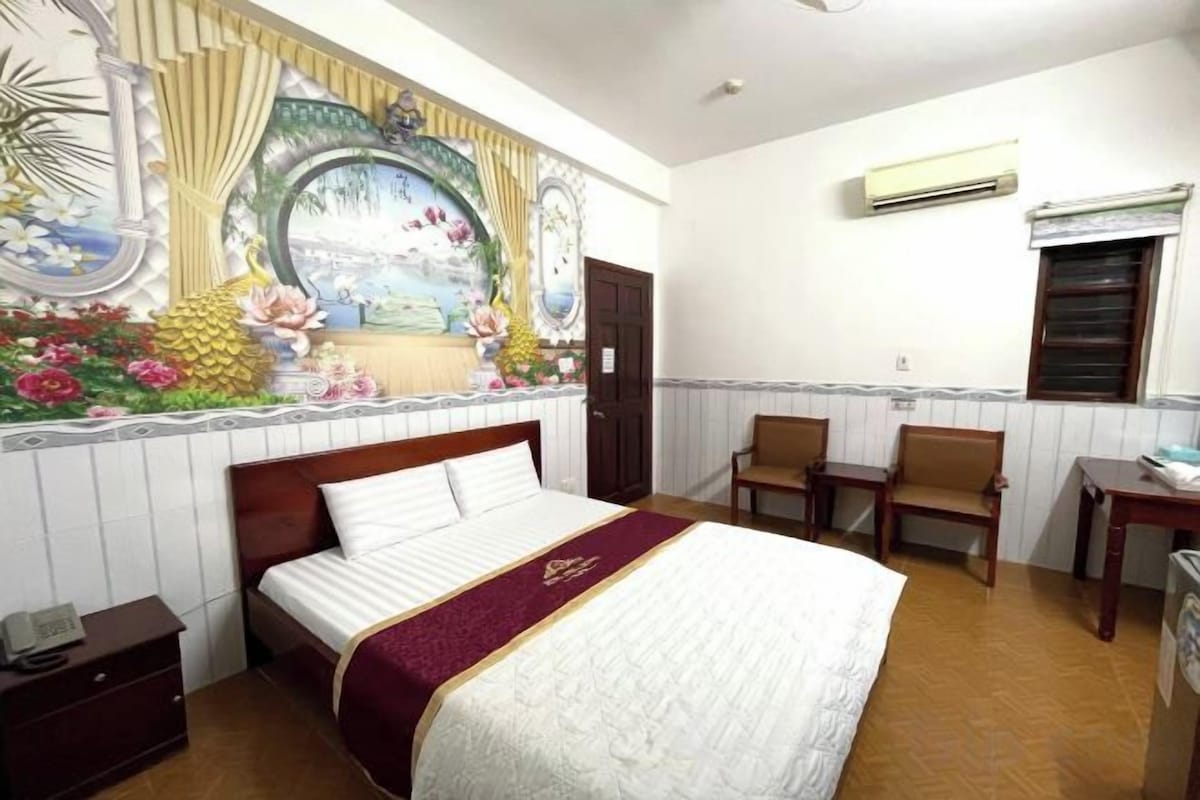 Minibar, desk, free WiFi