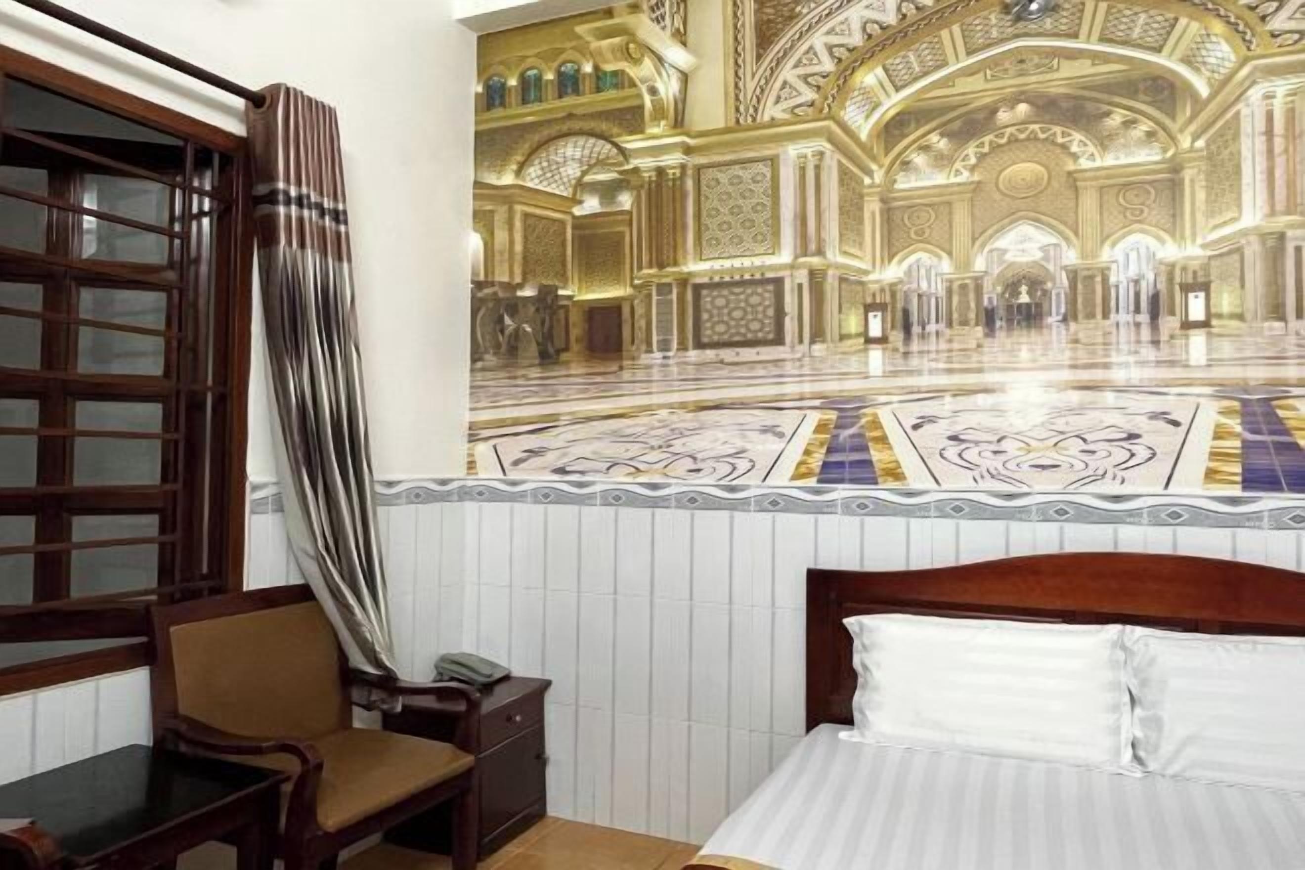 Minibar, desk, free WiFi