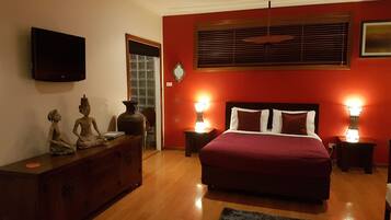 Shambala Master Suite | Free WiFi, bed sheets