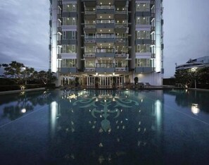 Front of property - evening/night - Ivy Thonglor 55 (Bangkok)
