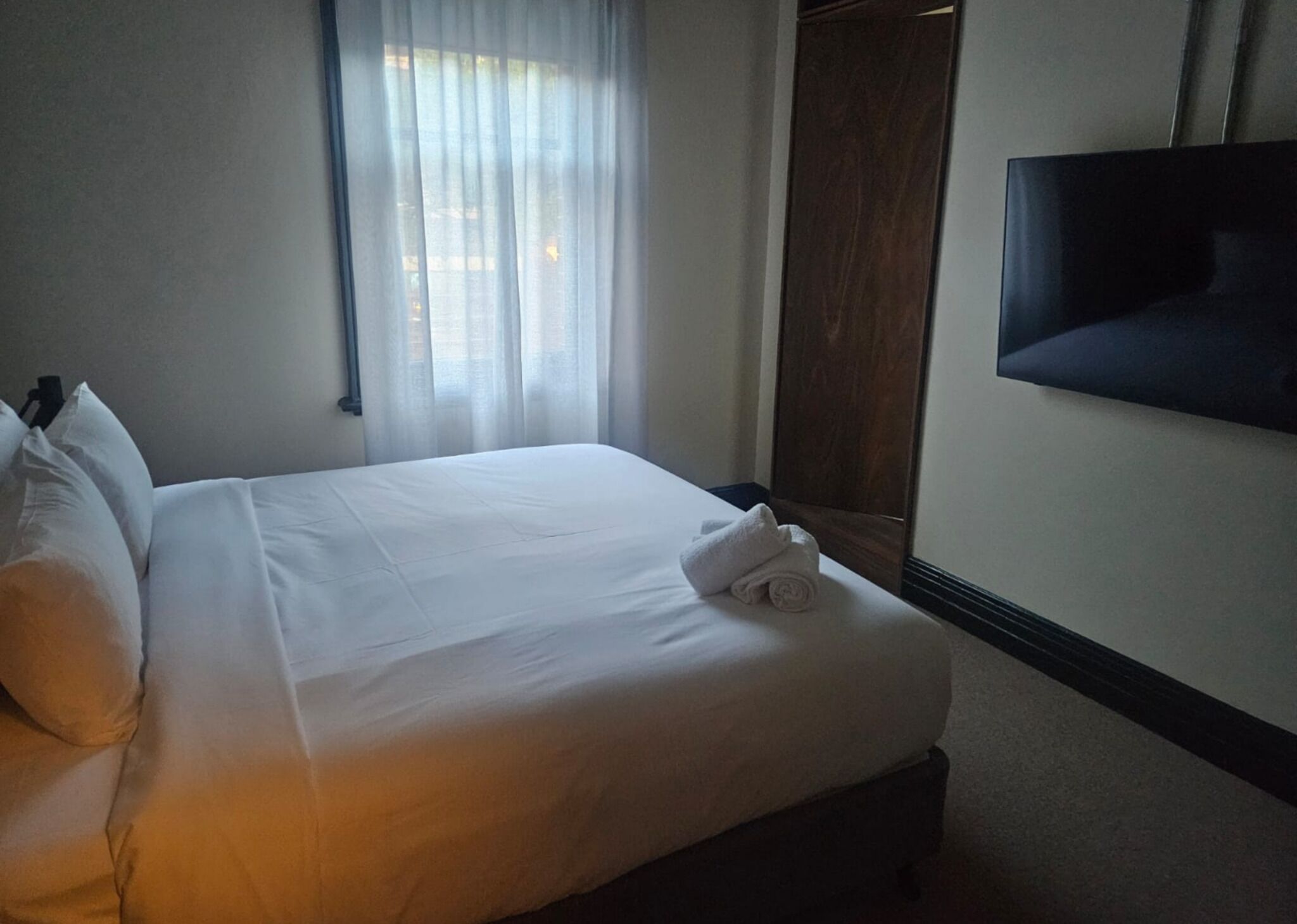 Iron/ironing board, free WiFi, bed sheets