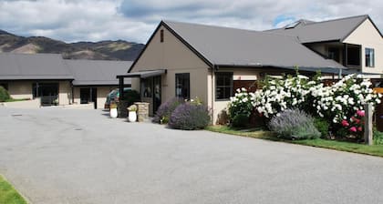 Carrick Lodge Motel