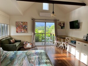 Luxury Cabin, 1 Queen Bed, Mountain View | Living area