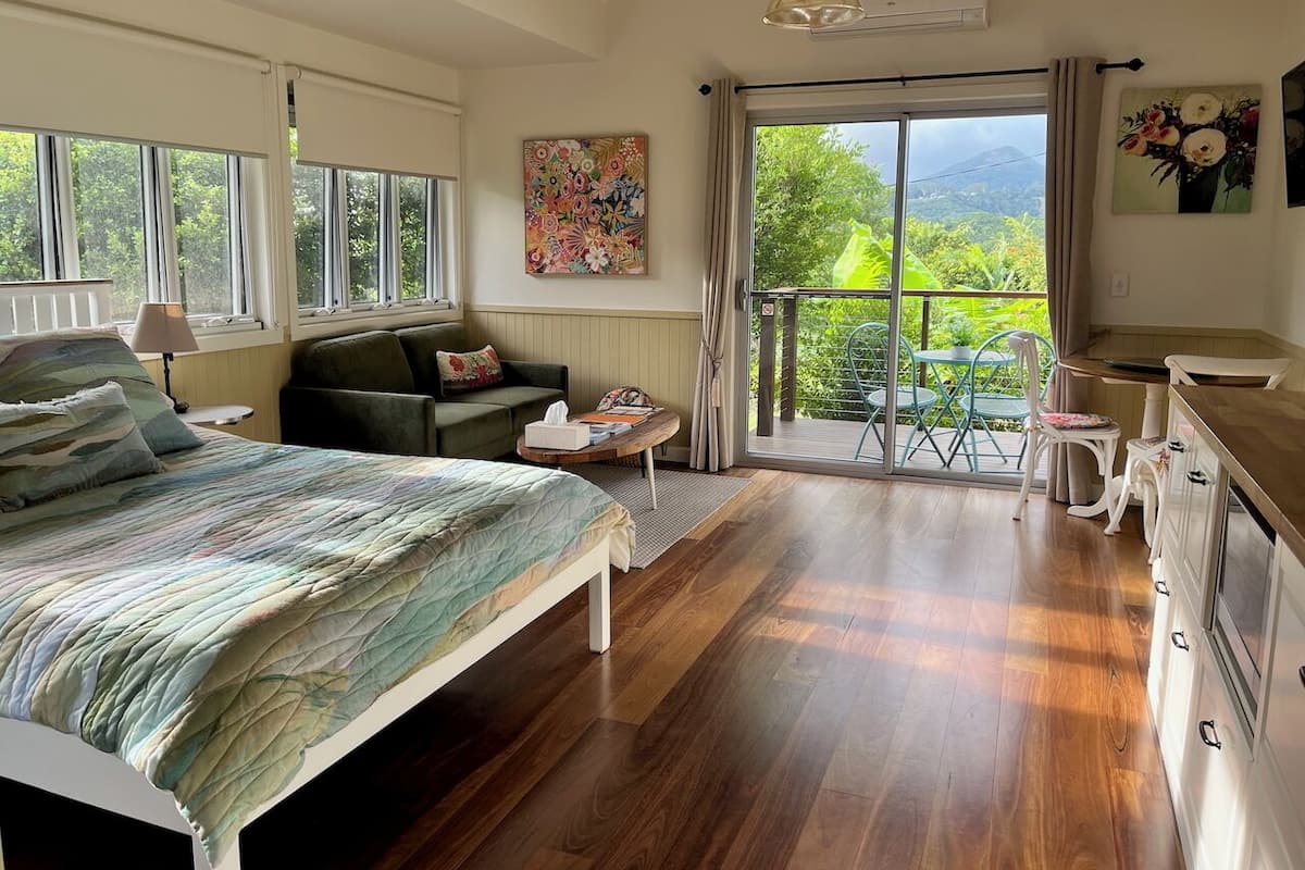 Luxury Cabin, 1 Queen Bed, Mountain View | Living area | 32-inch TV with digital channels, DVD player