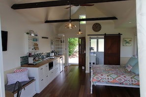 Luxury Cabin, 1 Queen Bed, Mountain View | Private kitchenette