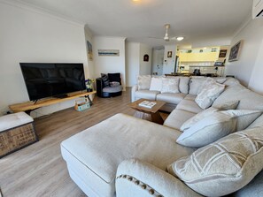 2-BR Deluxe Albatross Apartment | Living area