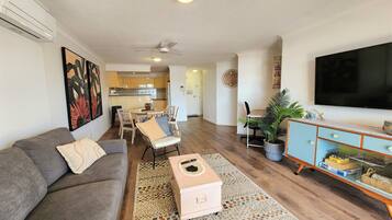 2-BR Deluxe Pearl Apartment | Living area | 45-inch flat-screen TV with cable channels, TV, DVD player
