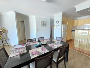 2-BR Deluxe Sand Apartment | Dining room