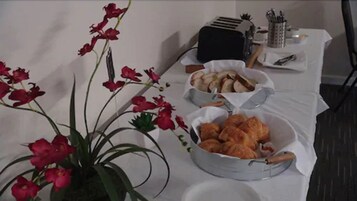 Desayuno continental todos los días (con cargo)