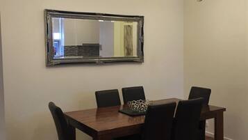 No. 11 - Three-Bedroom Apartment | In-room dining