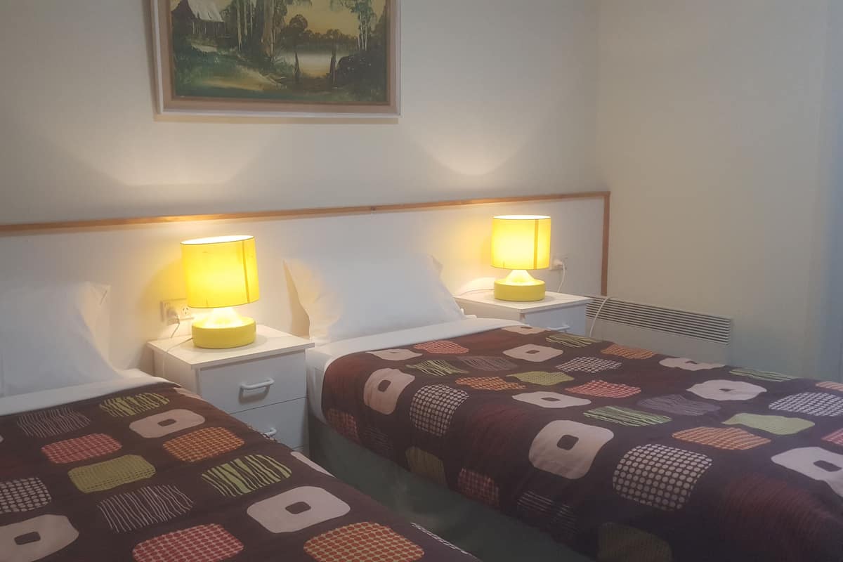 Habitación estándar con 2 camas individuales | Wifi gratis y ropa de cama