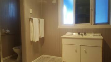 Superior Double Room, 1 Bedroom, Non Smoking | Bilik Mandi | Pancuran mandi, hulu semburan mandi hujan, tuala disediakan