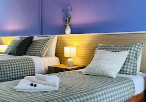 Habitación familiar, patio | Espacio para trabajar con un portátil, wifi gratis, ropa de cama
