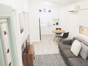 Renovated Hometown Cabin (Sleeps 4) | Living room