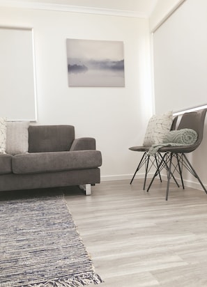 Renovated Hometown Cabin (Sleeps 4) | Living room